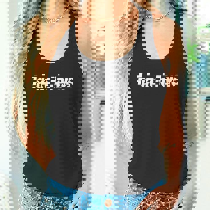 フェイクニュース 面白い タンクトップ