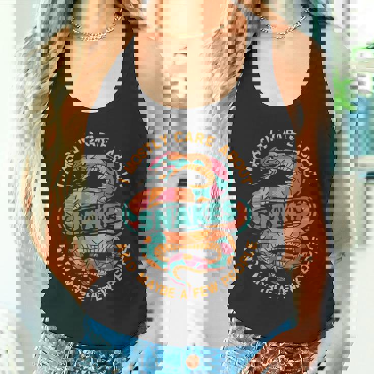 ヘビのお世話 面白い タンクトップ