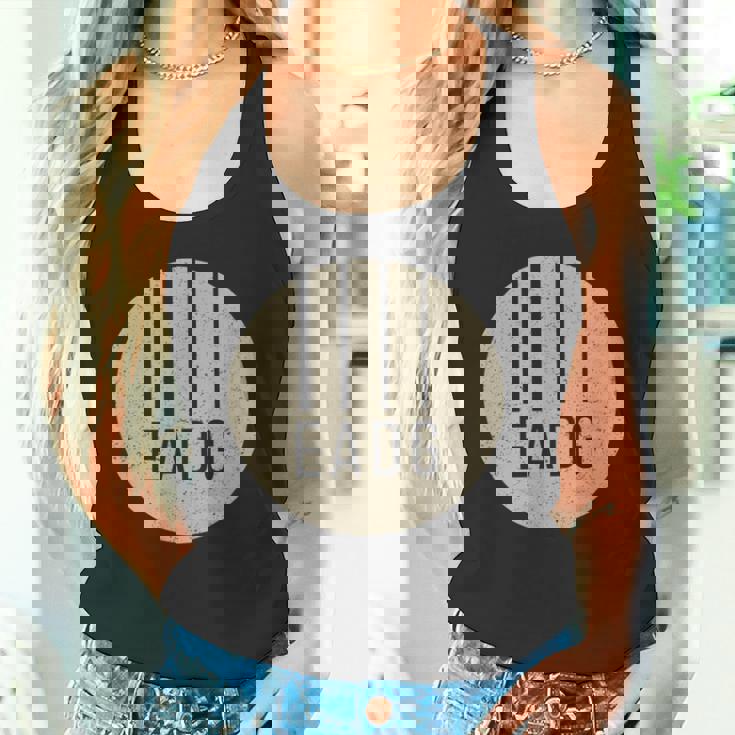 ベースギタリストベースプレーヤー Eadg 4弦 ベージュ アンティーク調 タンクトップ