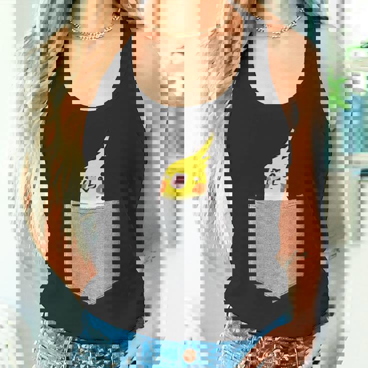 ポケットから覗くオカメインコのデザイン タンクトップ