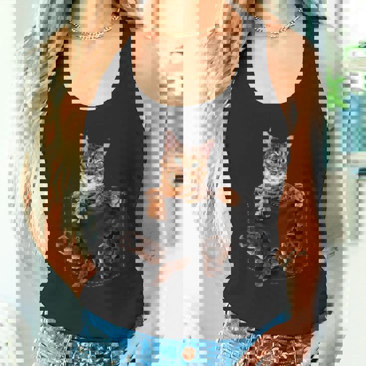 ポケットに入ったベンガルキャット タンクトップ