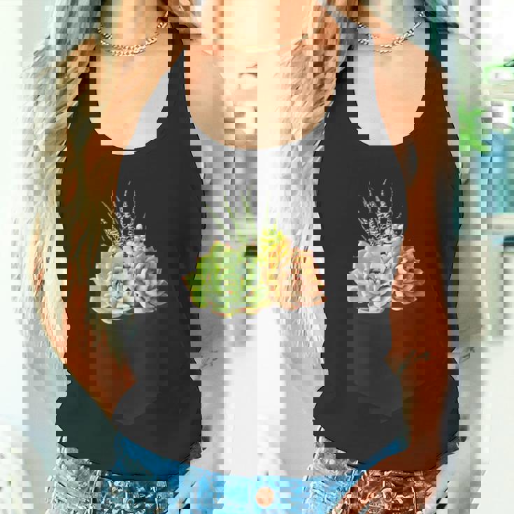 ポケットに入った多肉植物、胸にエケベリアセダム タンクトップ