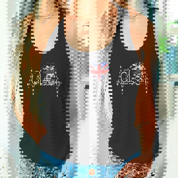 ロンドンのスカイラインハートビートフラッグハート アイラブロンドン タンクトップ