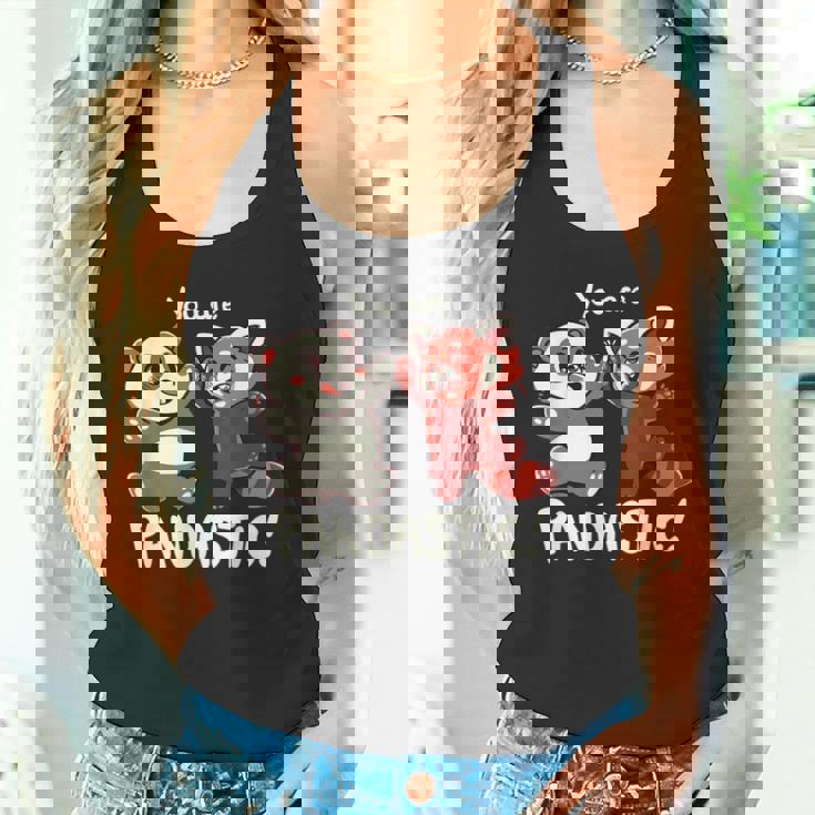 君はパンダスティックだよハイタッチのレッサーパンダとパンダ タンクトップ