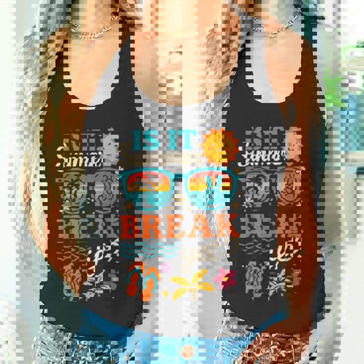 夏休みなのに、学校教師休暇の最終日 タンクトップ