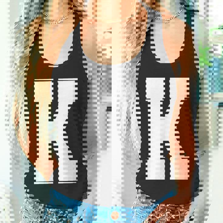 大文字 K アルファベットモノグラム イニシャル タンクトップ