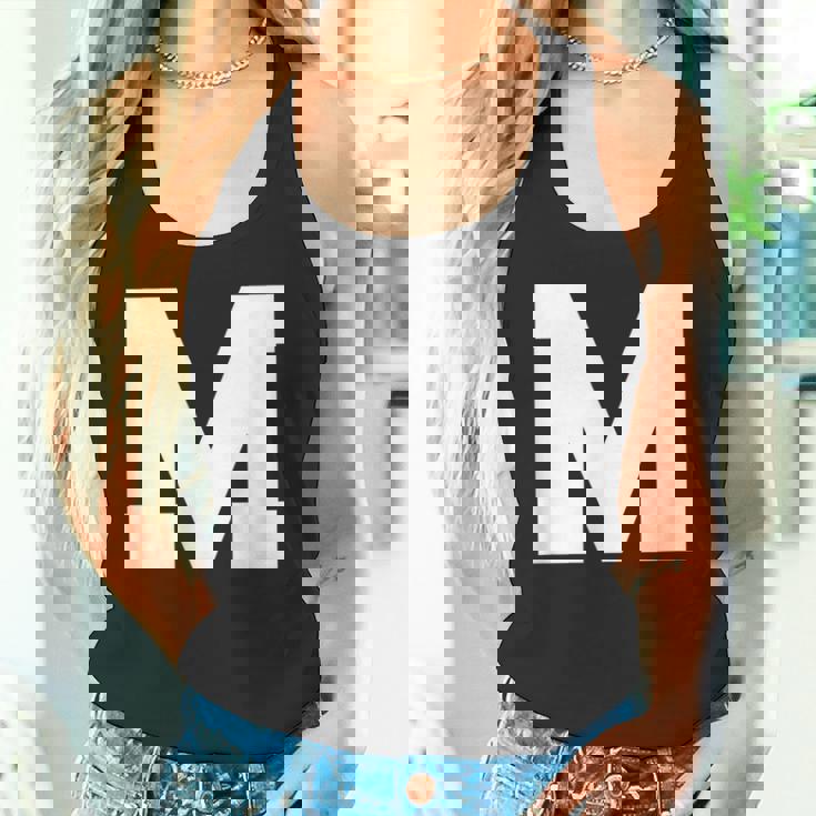 大文字 M アルファベットモノグラム イニシャル タンクトップ