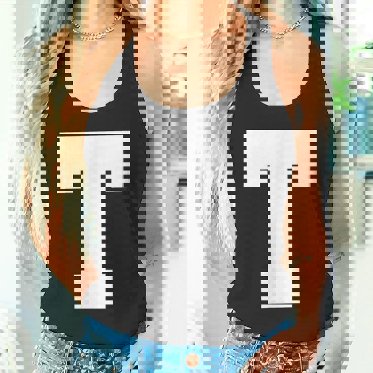 大文字tアルファベットモノグラムイニシャル タンクトップ