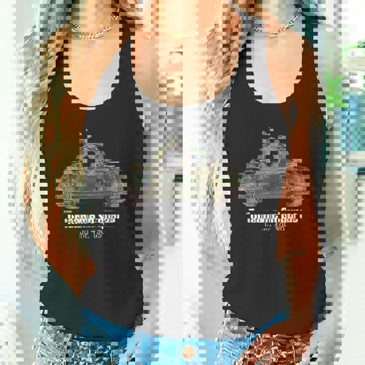 天安門スクエア民主主党抗議 64 1989年6月4日 戦車男 タンクトップ