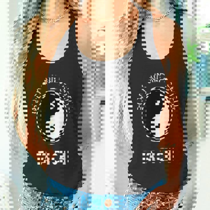 太極拳の心と体の健康のための陰陽師 タンクトップ