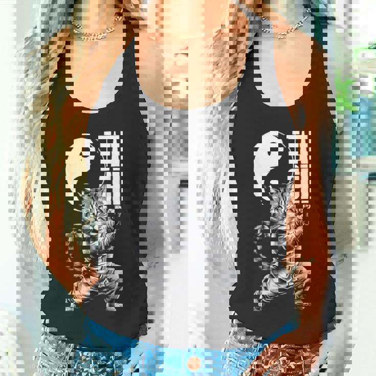 太極拳武術の陰陽を演じるかわいい猫 タンクトップ