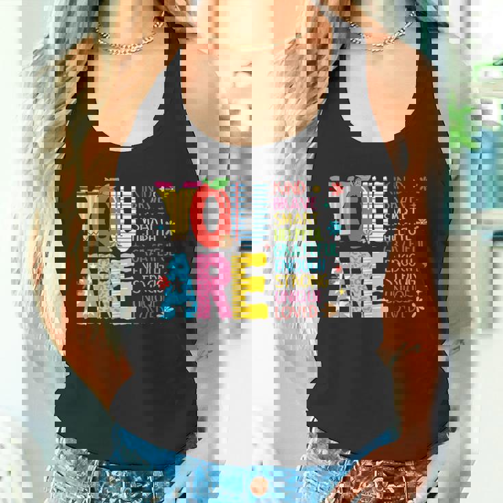 学校の初日に、あなたは素敵で、勇敢で、インスピレーションを与える先生です。 タンクトップ