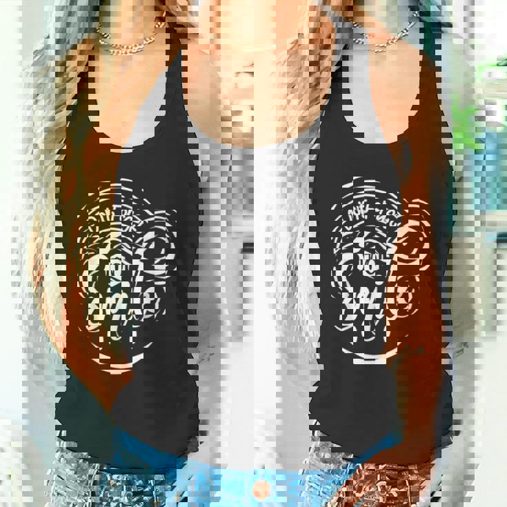 微笑むことを忘れないでください タンクトップ