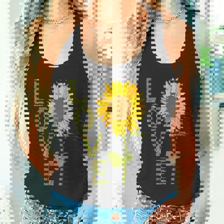 愛の大きなひまわりを作る庭師 タンクトップ