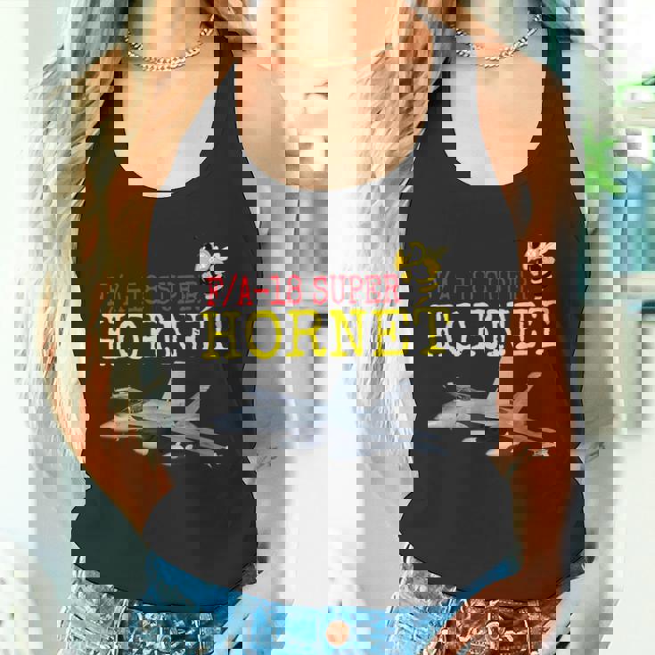 愛国的なアメリカ海軍「FA-18 スーパーホーネット」 In Action。 タンクトップ