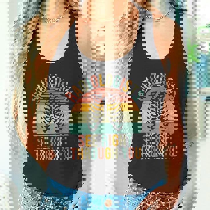 放射線科医があなたを通して見る放射線科 タンクトップ