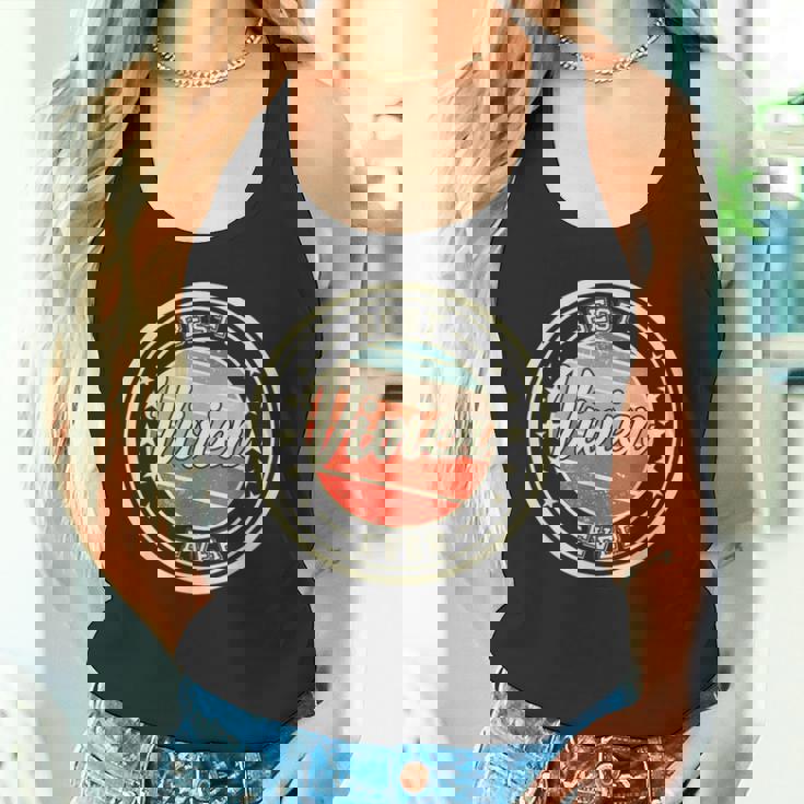 最高のヴィヴィアン これまでで一番面白いファーストネーム ヴィヴィアンのことわざ タンクトップ