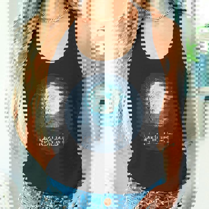 月光愛好家のための素晴らしい夜の服。 タンクトップ