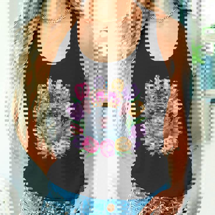 王冠とカラフルなチューリップを持つかわいいチンチラ タンクトップ