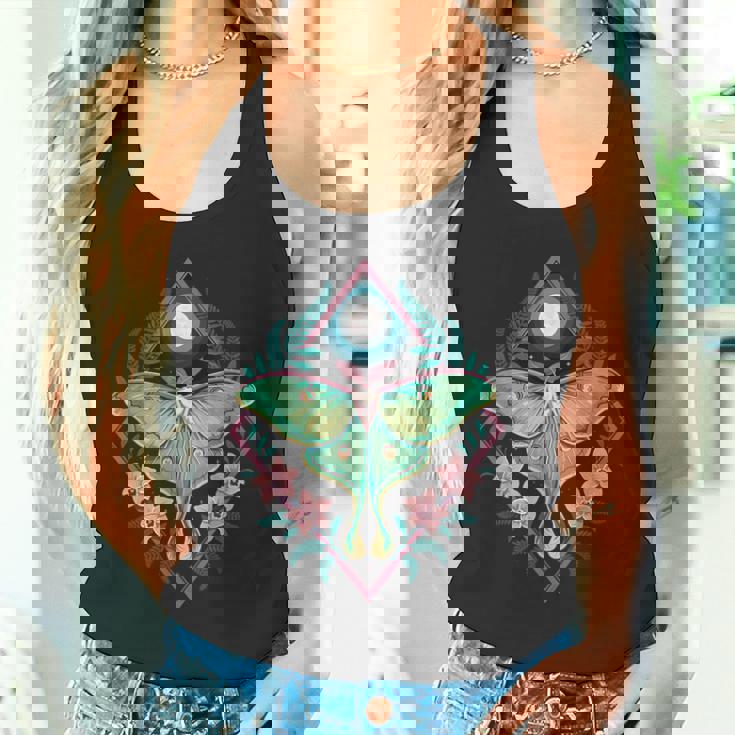 神秘的なルナモスムーンフローラルボーホーネイチャースピリットデザイン。 タンクトップ