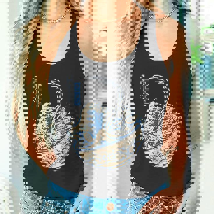 葛飾 北斎 神奈川沖浪裏 有名なヴィンテージアート ラーメン好き ラーメンオタク ラーメン 面白い ネタ ごはん 飯 麺 タンクトップ