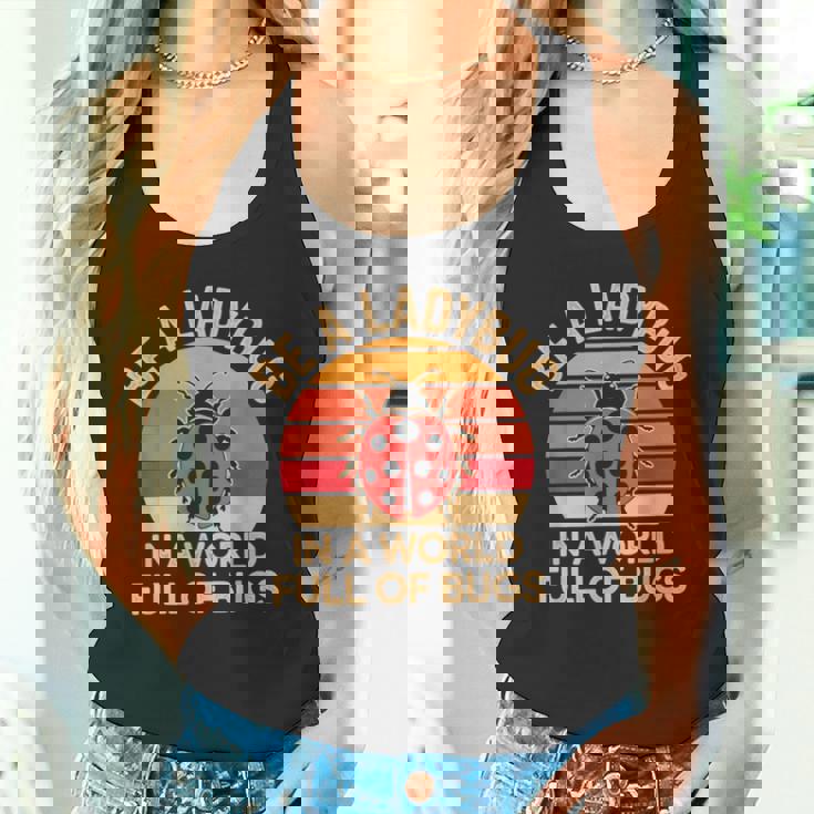 虫だらけの世界でてんとう虫になろう レトロなてんとう虫 タンクトップ