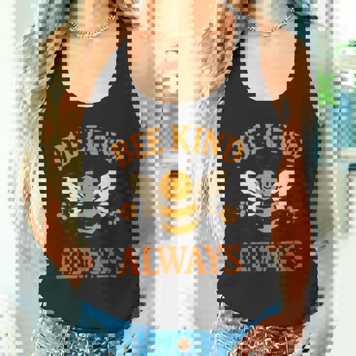 蜂はいつも優しく。先生の優しさ タンクトップ