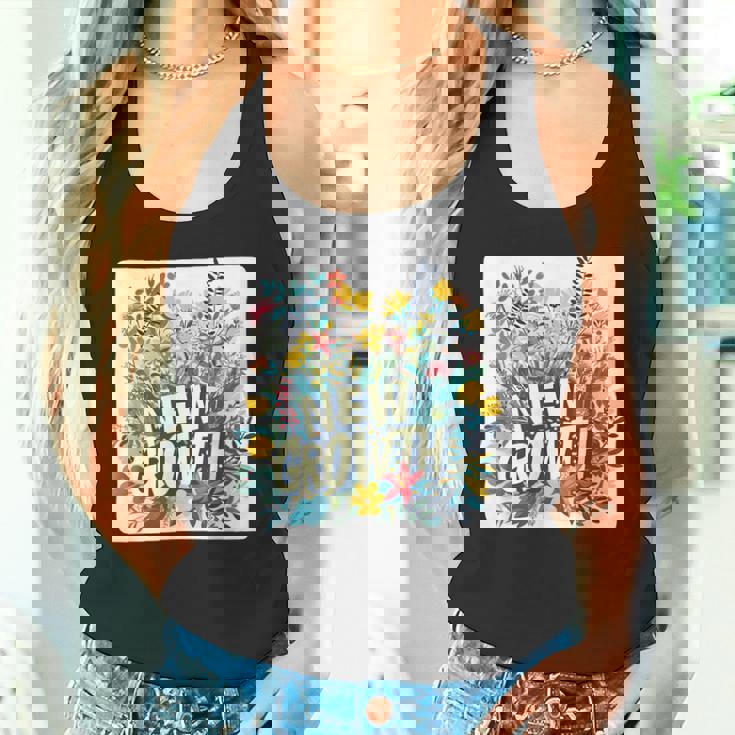 開花した外観のためのかなり新しい成長スタイル タンクトップ