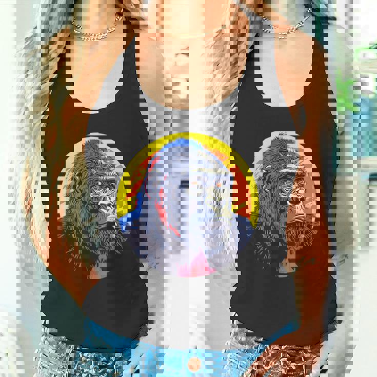 鮮やかなゴリラのイラスト、大胆な色。 タンクトップ