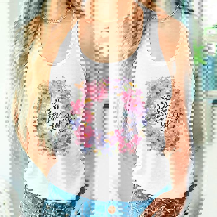 85年間愛されている 85歳の誕生日 花のリースと蝶 タンクトップ