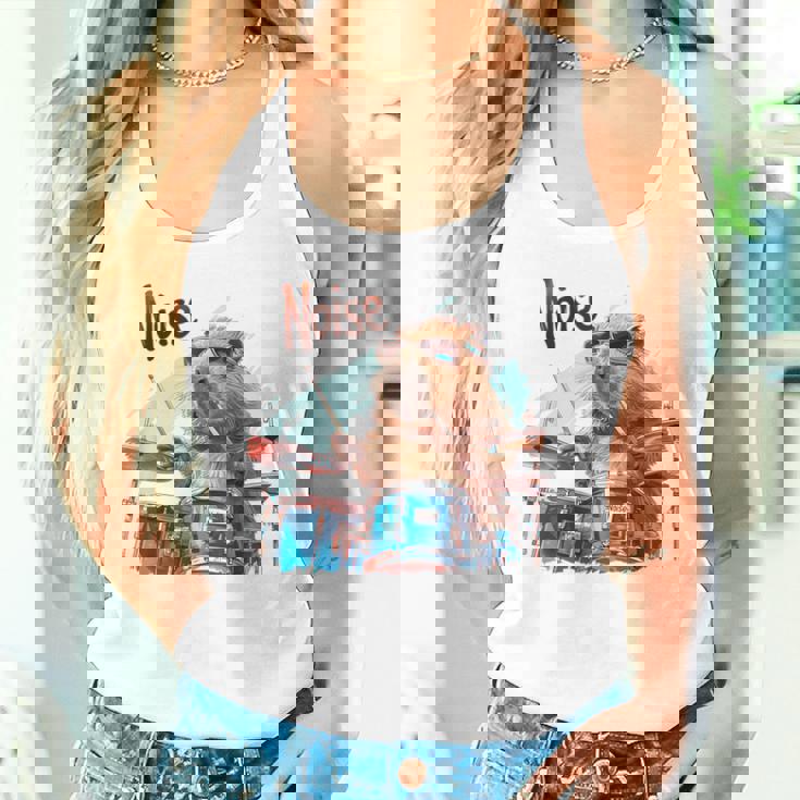 おかしなカピバラがドラムを奏でる タンクトップ