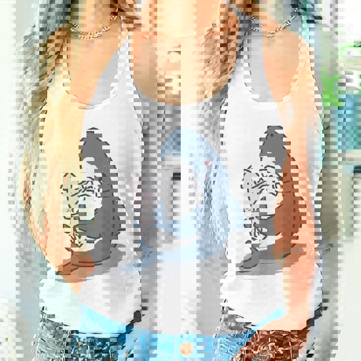 イカを噛み切ることができないサメ タンクトップ