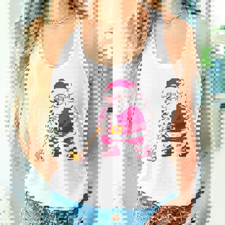 ゴルフをする面白い醜いクリスマスサンタ。 タンクトップ