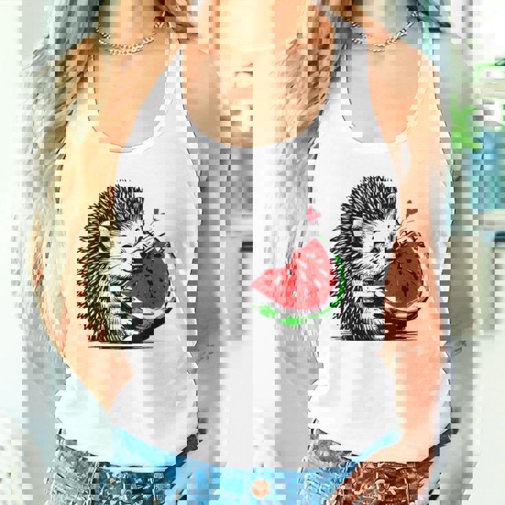 スイカの誕生日を食べるキュートで愛らしいハリネズミ タンクトップ