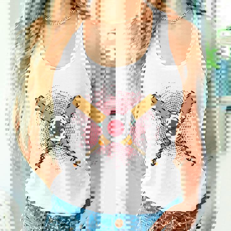 日本のクリケットラケットとボールの旗 長袖tシャツ タンクトップ