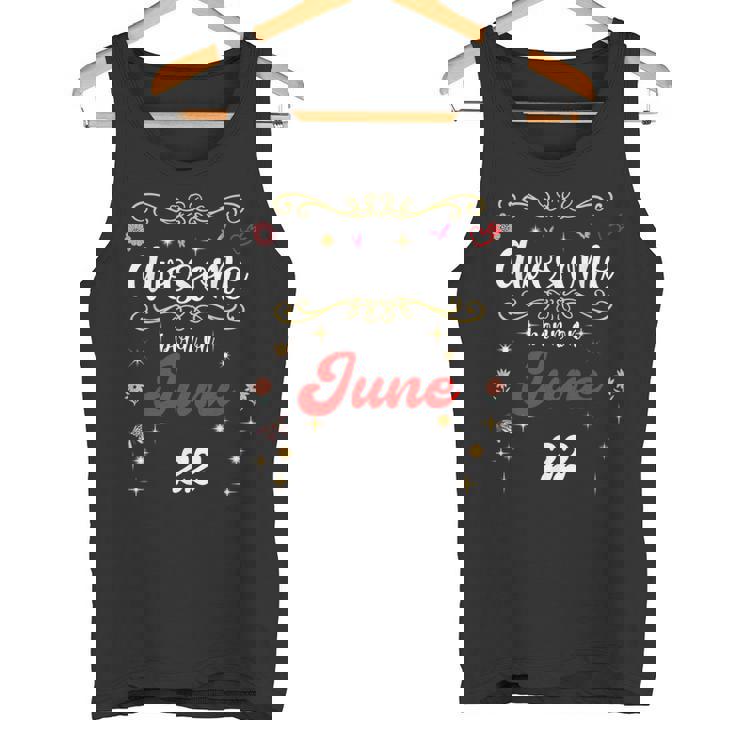 6月22日の誕生日に生まれた素晴らしい花と蝶。 タンクトップ