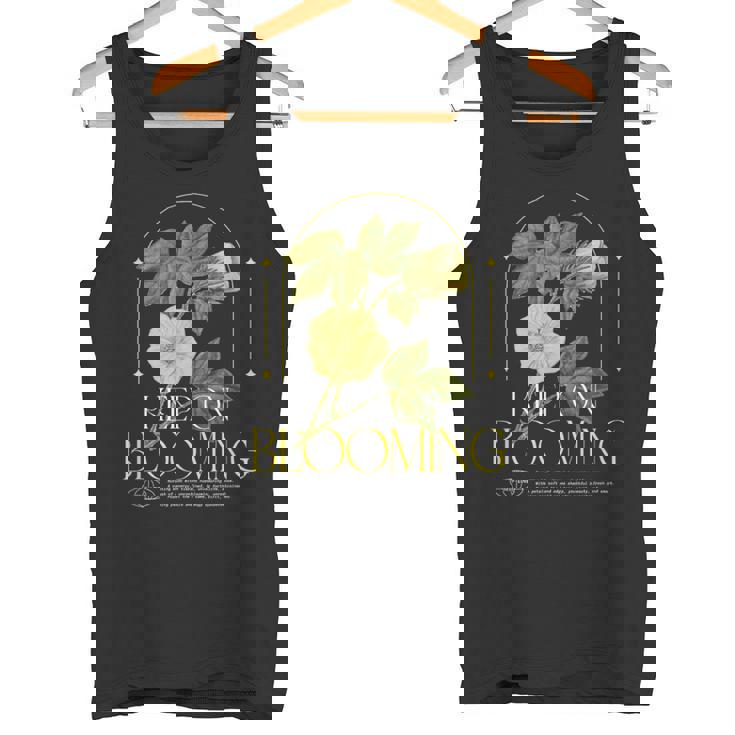 Keep On Blooming花のプリント付き タンクトップ