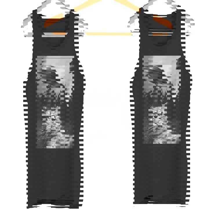 Ufo と面白い猫のセルフィー タンクトップ