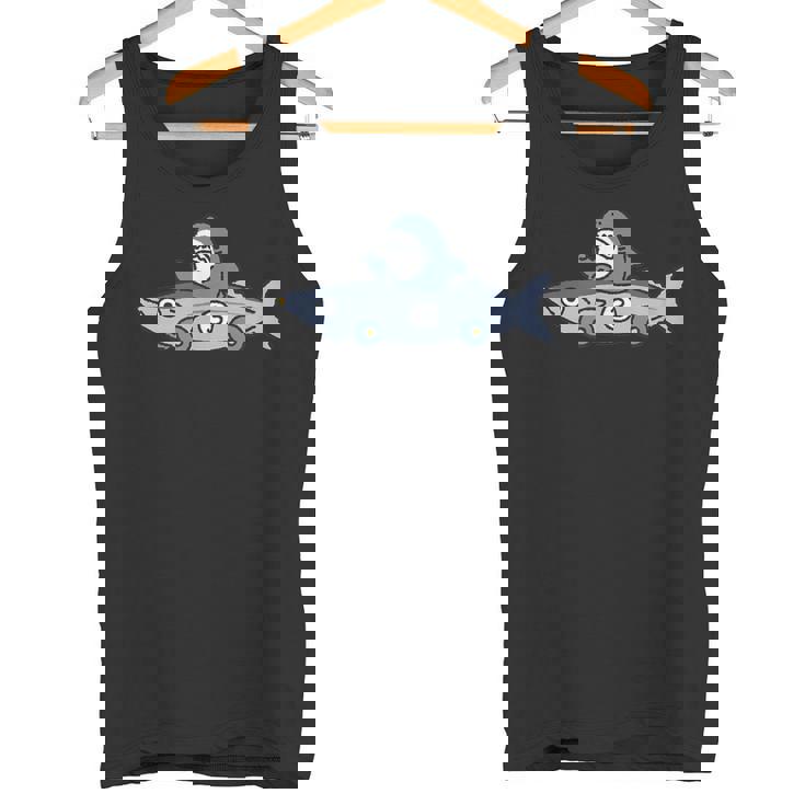 おさかなのくるまを運転するサメ タンクトップ