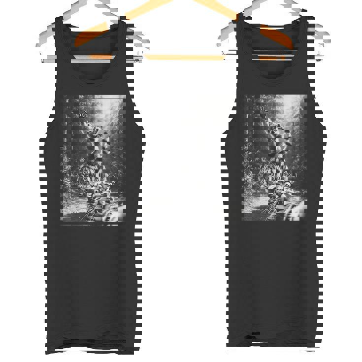 おもしろいアライグマ乗馬トラ驚いた怖い猫の自撮り。 タンクトップ