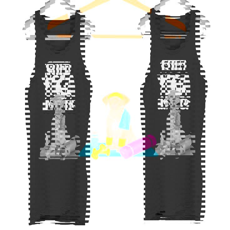 かわいい黄色いラブラドールヨガの先生が犬の子犬のためにヨガを作ります。 タンクトップ