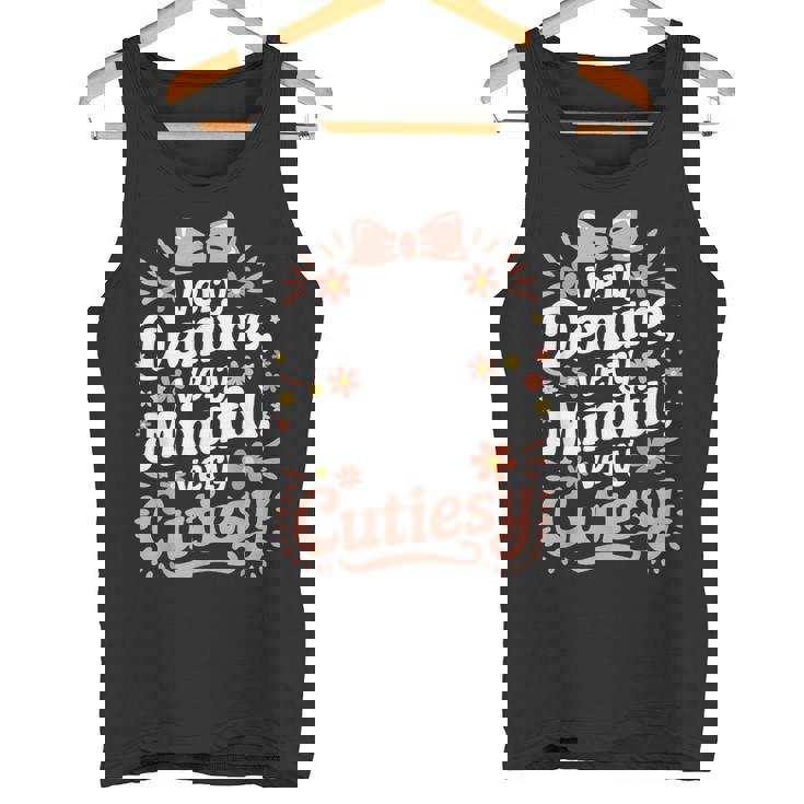 かわい子ちゃんの服はとても控えめで、とてもマインドフルで、とてもかわいいです。 タンクトップ