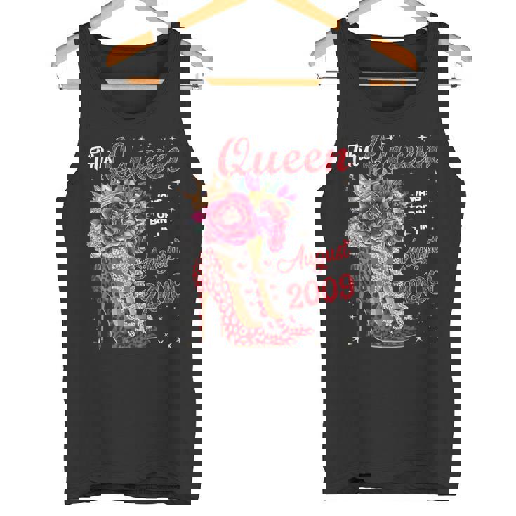 この女王は2009年8月に誕生しました。 タンクトップ