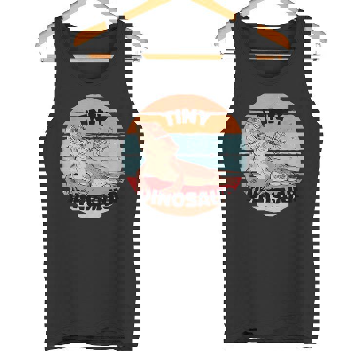 ひげを生やしたドラゴン爬虫類の小さな恐竜のかわいいスケールタンポポ タンクトップ