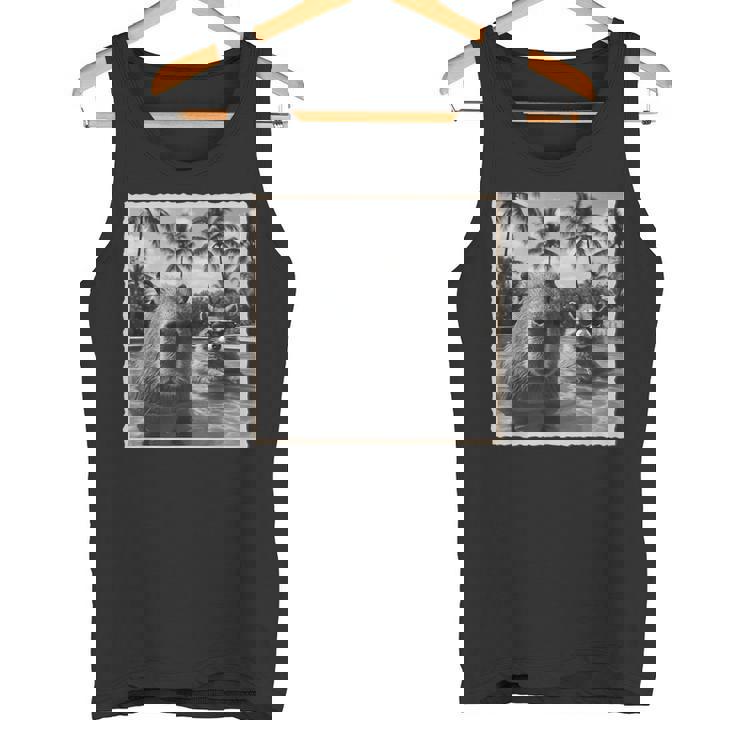 アライグマとカピバラ自撮り タンクトップ