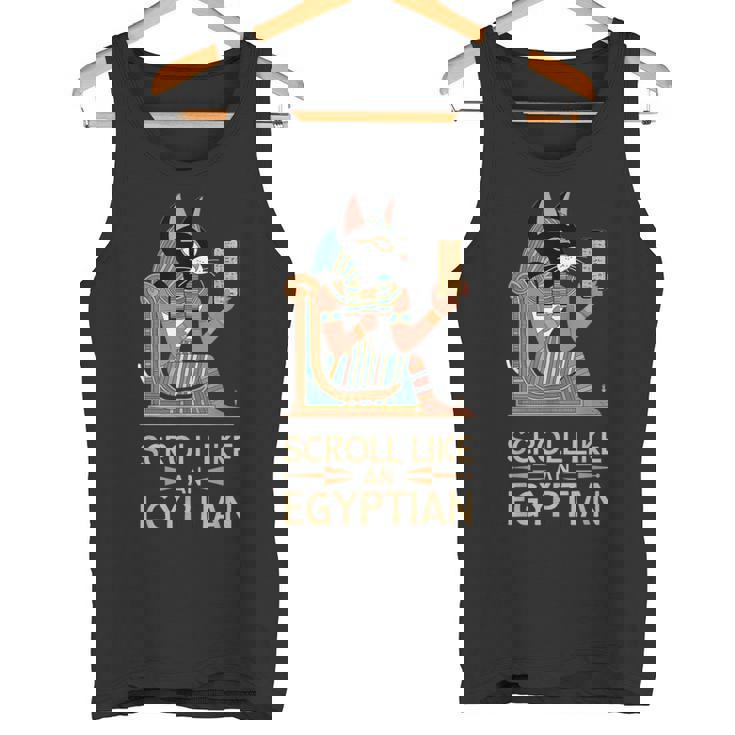 エジプトの猫のようなスクロールデザイン。 タンクトップ