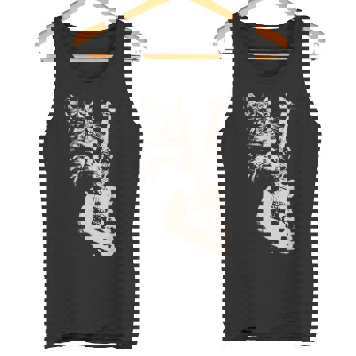 エレキギターを弾く猫 面白い猫ロッカー ロックショーで タンクトップ