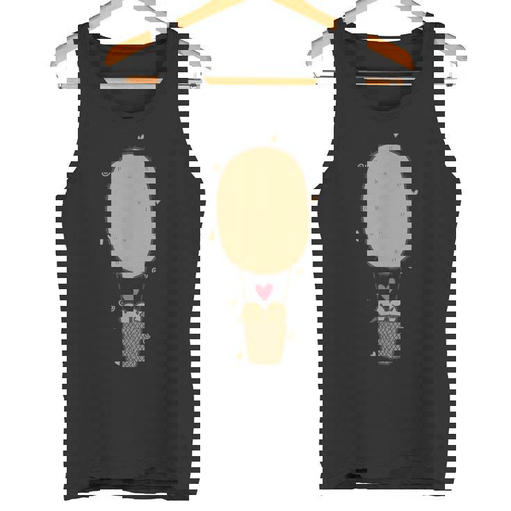 キウイフルーツバルーンで飛ぶ2羽のキウイ鳥。 タンクトップ