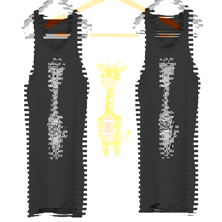 キリンはアメリカンフットボールを演じています。 タンクトップ