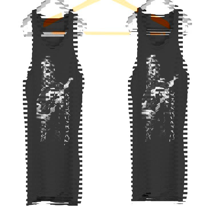 ギターを弾くデビッド・ギルモア タンクトップ